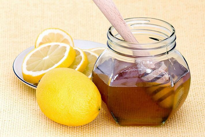 柠檬和蜂蜜是面膜的成分，可完美提亮和紧致面部肌肤